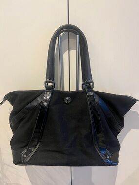 Lululemon Anytime Weekender Getaway Gym Bag